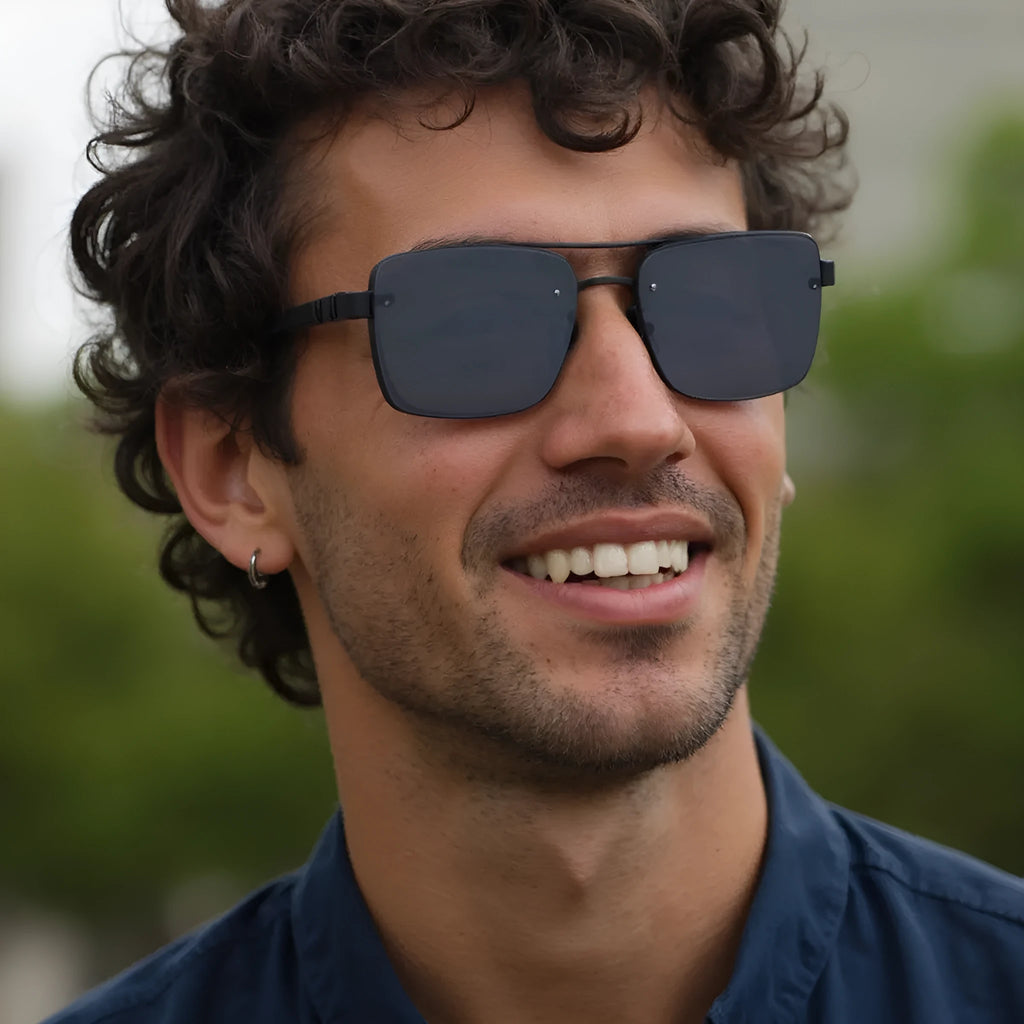 Men's vintage sunglasses with UV protection in gold gradient blue colour with PC frames