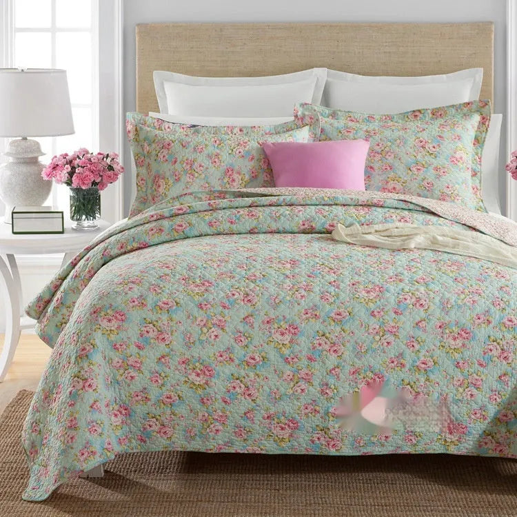 Quilted cotton bed cover set with pillowcases in American style pattern