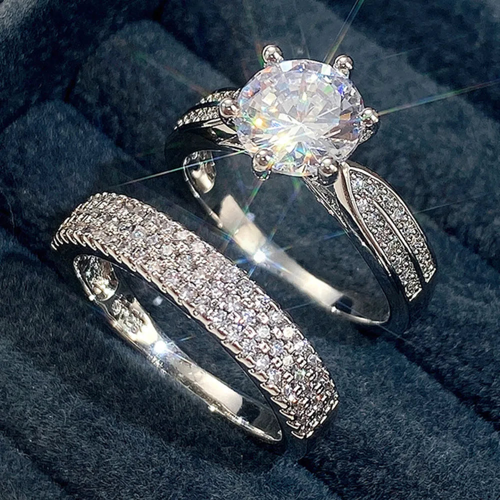 White gold-coloured geometric wedding ring bracelet with round elements on size display