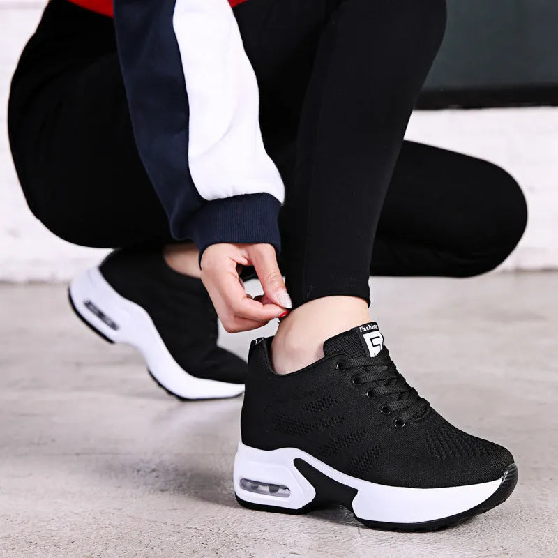Soft sole mesh height-increasing platform casual shoes in black, side view
