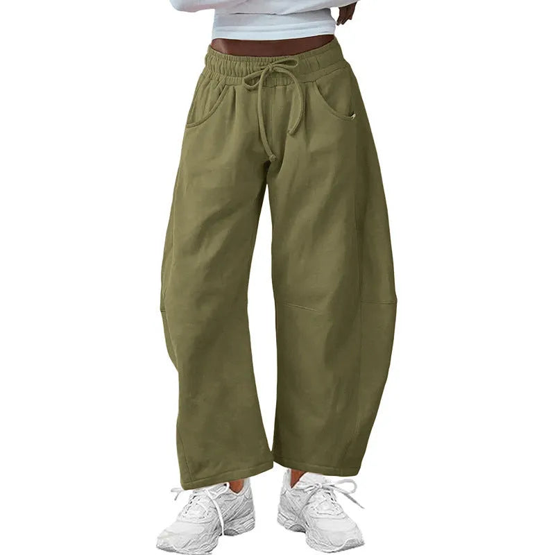 Loose cropped sweatpants with drawstring waist and side pockets in European street style