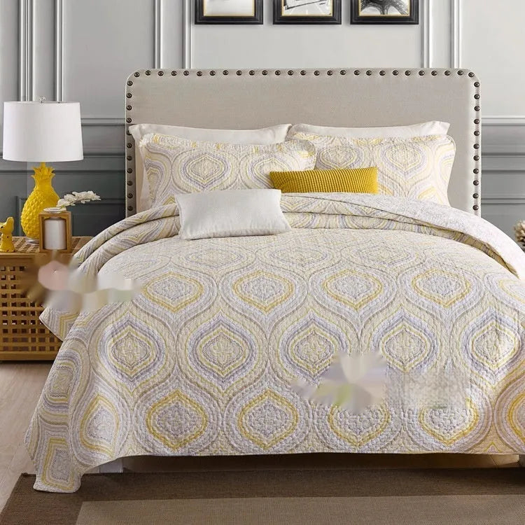 Quilted cotton bed cover set with pillowcases in American style pattern