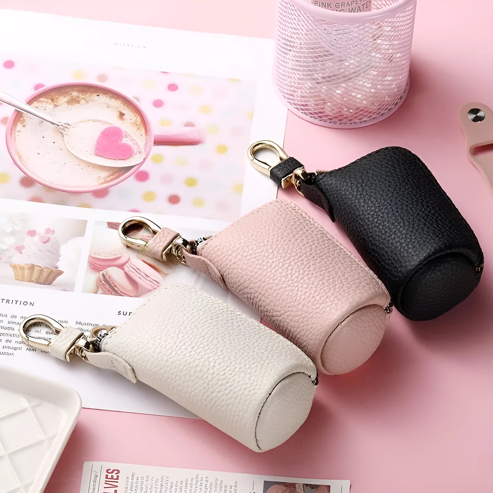 Men's simple key ring case in black waterproof PU material with key ring attachment