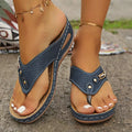 Women's retro flip-flops in light brown with herringbone scaffold design and EVA sole