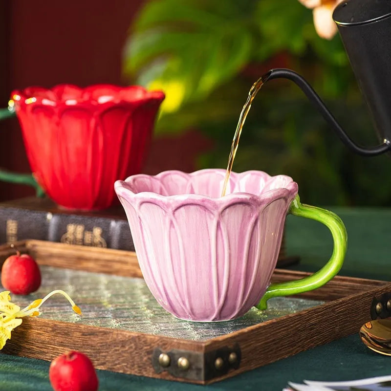 Ceramic breakfast cup with floral pattern in 500ml capacity, red and purple colour options
