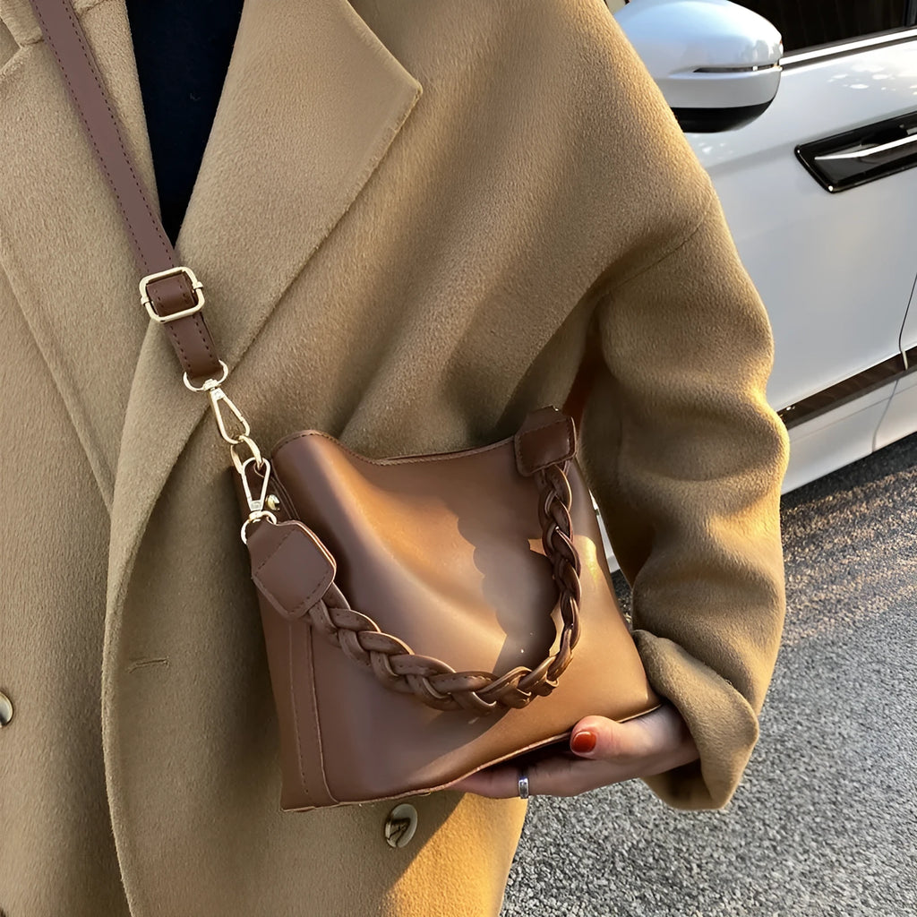 Retro one-shoulder crossbody bucket bag with weaving detail in khaki colour.