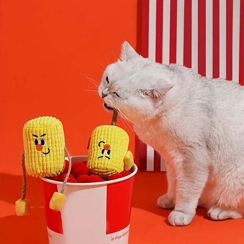 Corn cob shaped cat toy with natural maize husk texture for dental cleaning and molar exercise