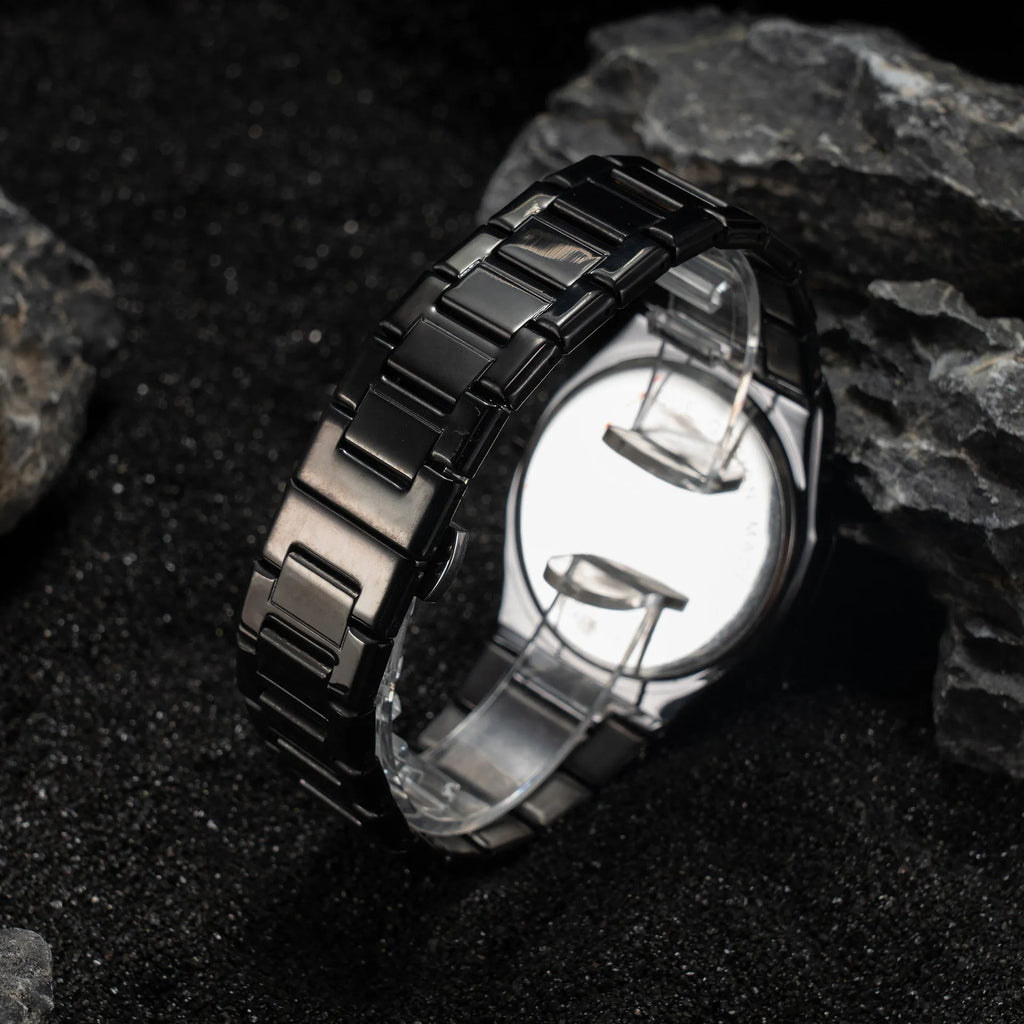 Business casual men's steel belt watch with quartz movement and 10mm thickness