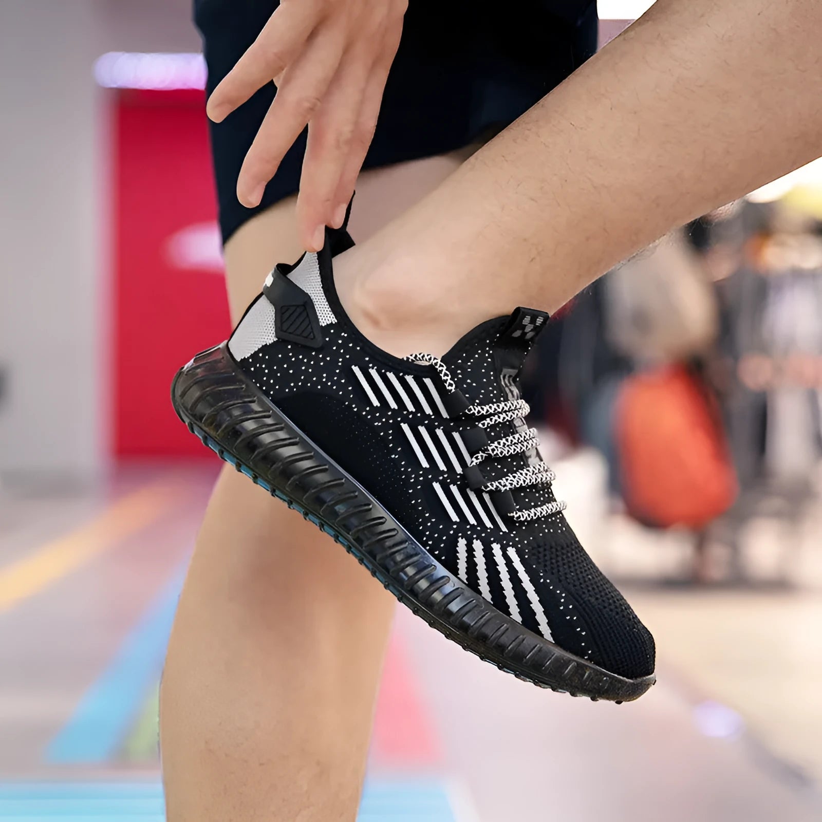 Men's white breathable flying fabric sports sneakers with a low-top and platform heel.