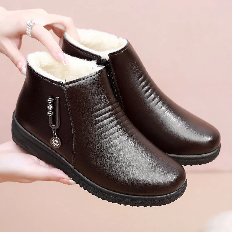 Winter cotton shoes for elderly with soft sole and flat heel, solid colour design