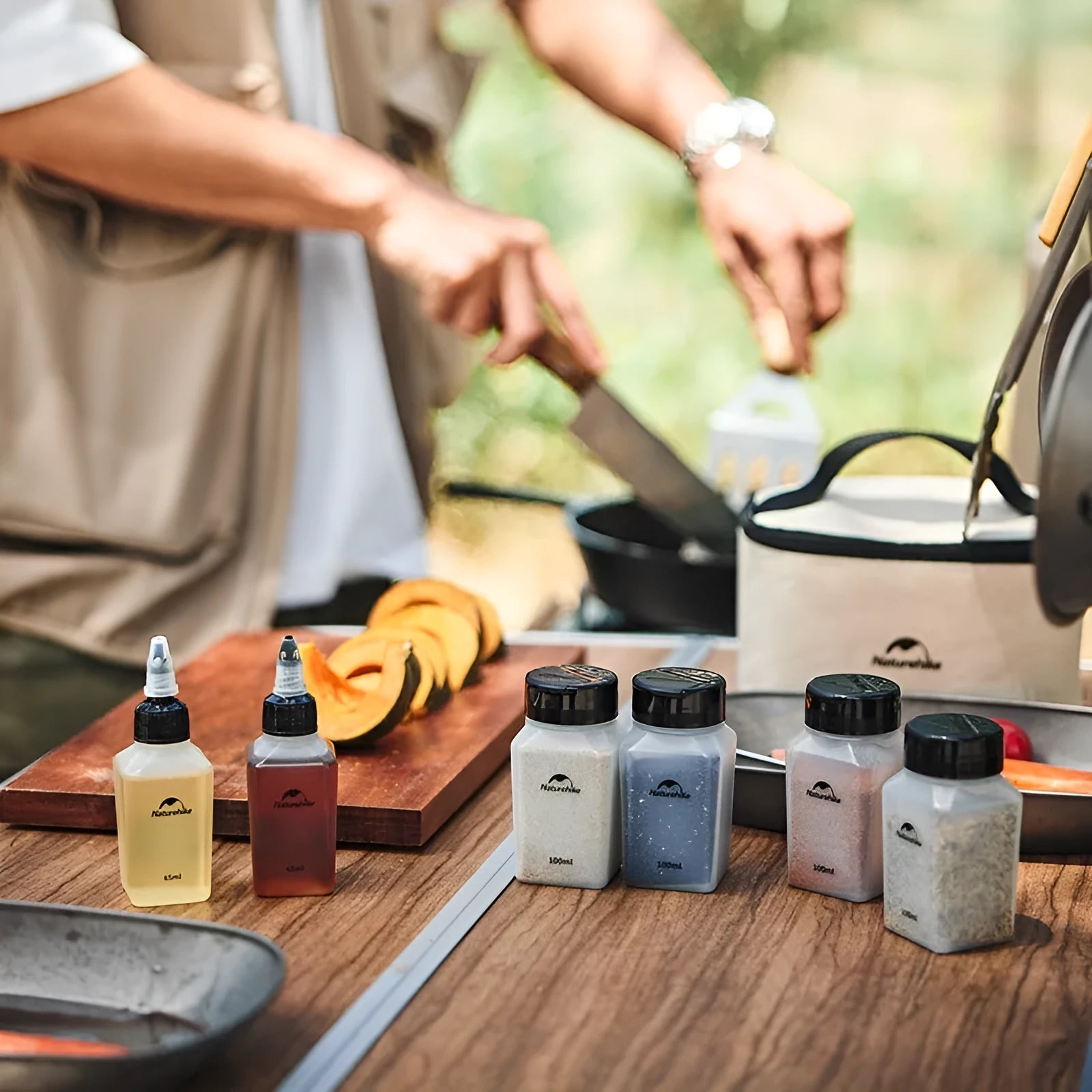 Naturehike portable seasoning bottle set with six PP plastic containers for outdoor cooking