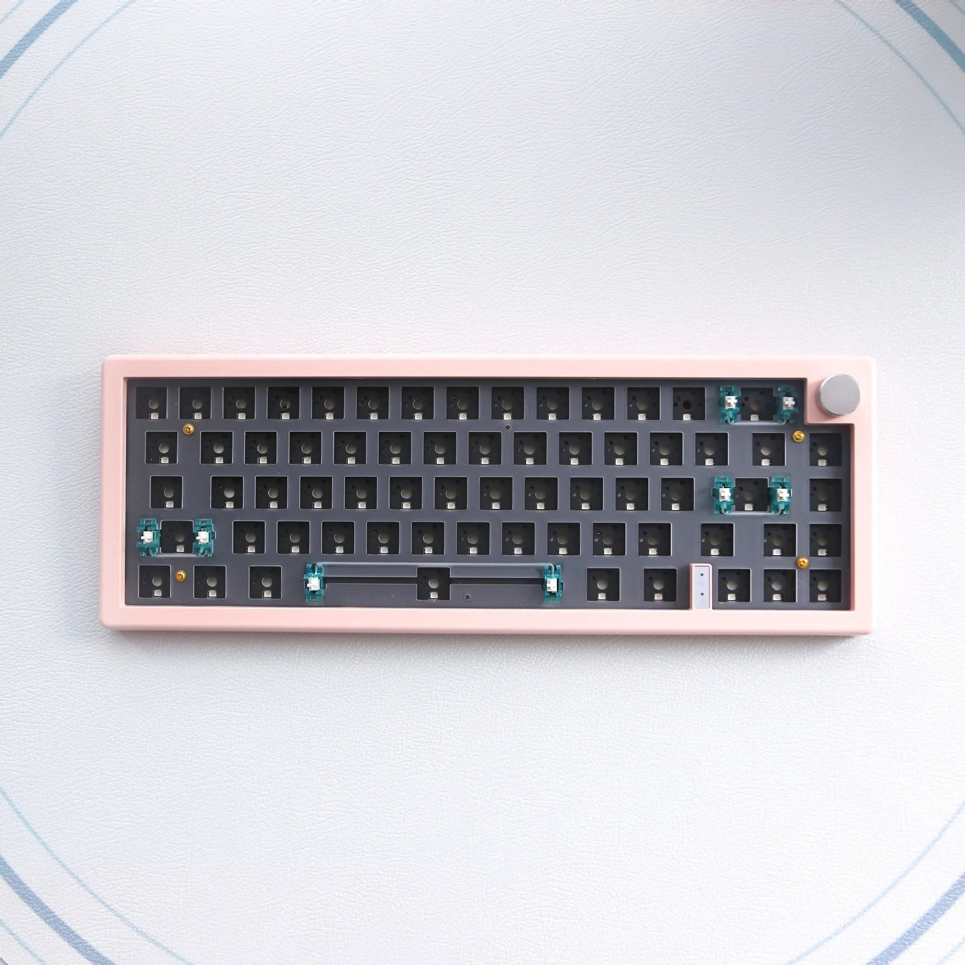 DIY hot-swappable RGB backlit mechanical keyboard kit in multiple colours with USB cable