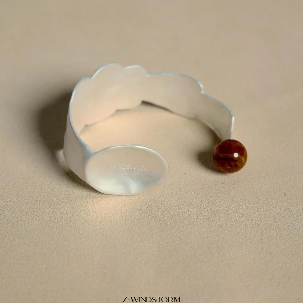 Small round stewed pork bracelet and ring jewellery set with diamond motifs