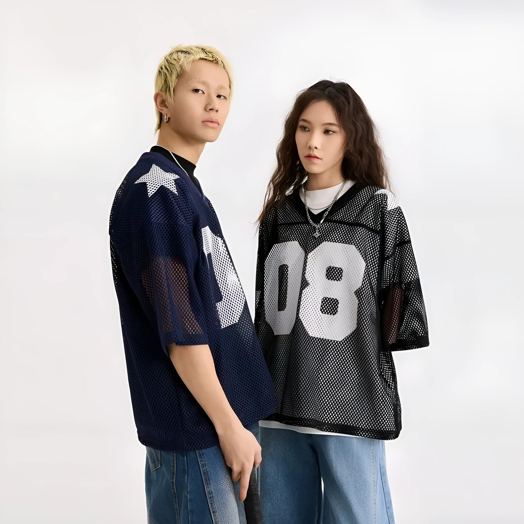 Loose-fit half sleeve shirt with letter pattern in black or navy blue colours