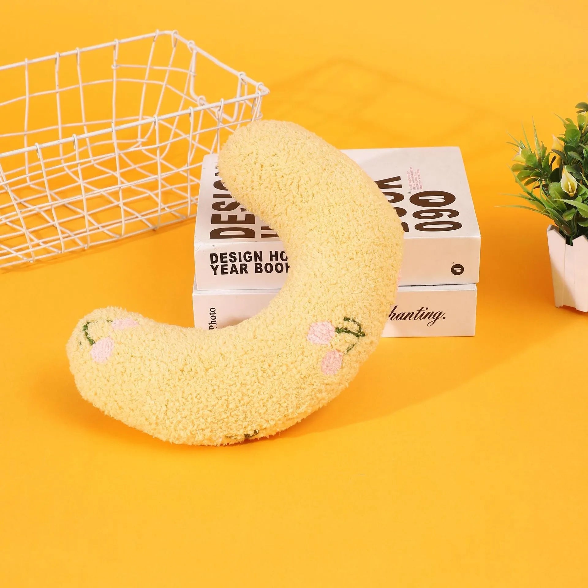 U-shaped half moon pet pillow for cats with cartoon dogs and cats design in blue colour