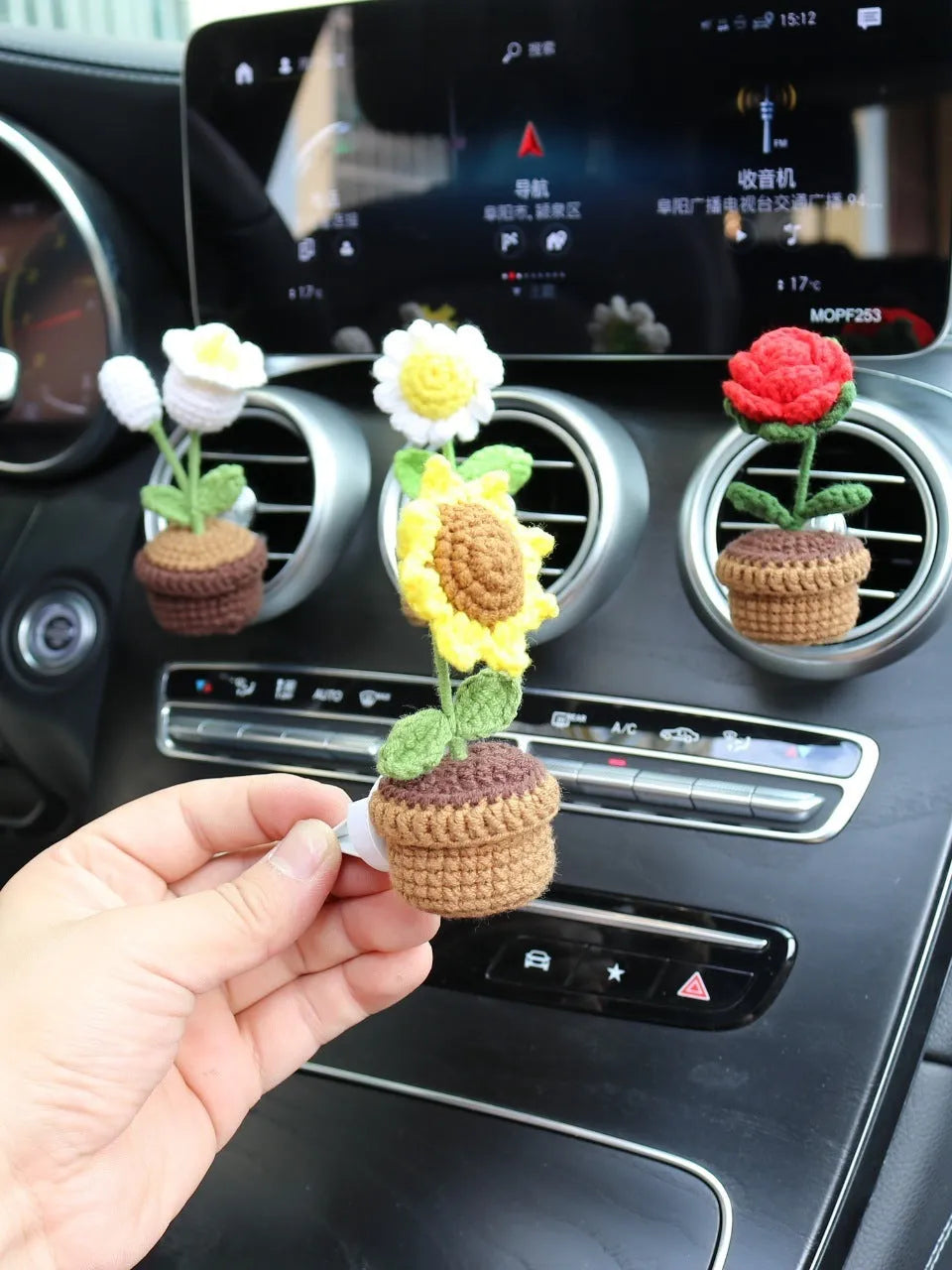 Wool felt car air vent clip with potted plant design measuring 4cm by 8cm