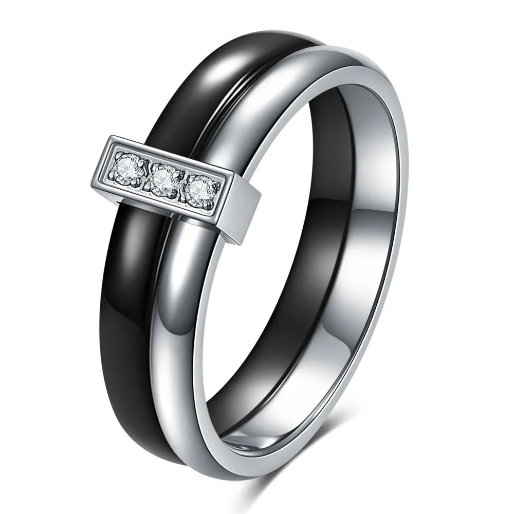 Women's geometric ceramic ring with glossy stitching and inlaid zirconium, in steel black or gold white.