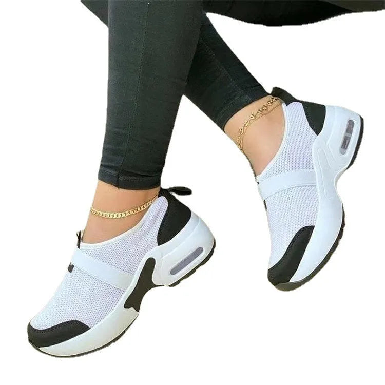 Women's flat mesh sneakers in various colours with round toe and non-slip rubber sole