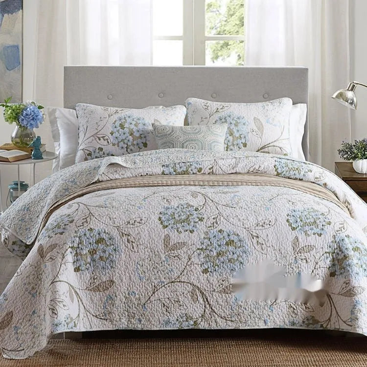 Quilted cotton bed cover set with pillowcases in American style pattern
