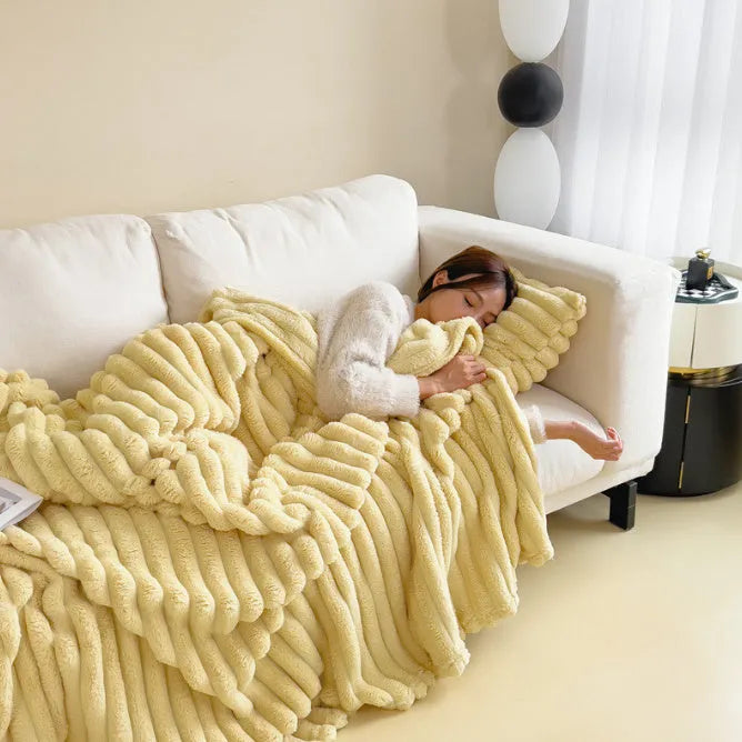 Soft Wind double-sided thickening faux rabbit fur blanket in a solid colour, shown in one of ten available shades.