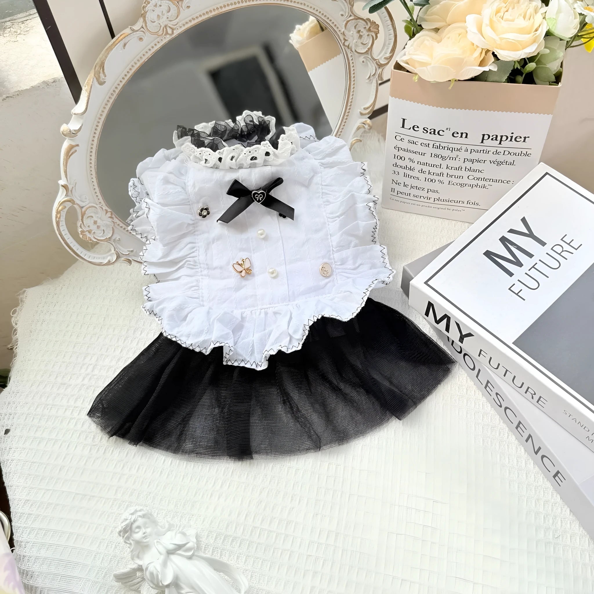White polyester princess-style gauze skirt for small to medium dogs with tulle fabric details