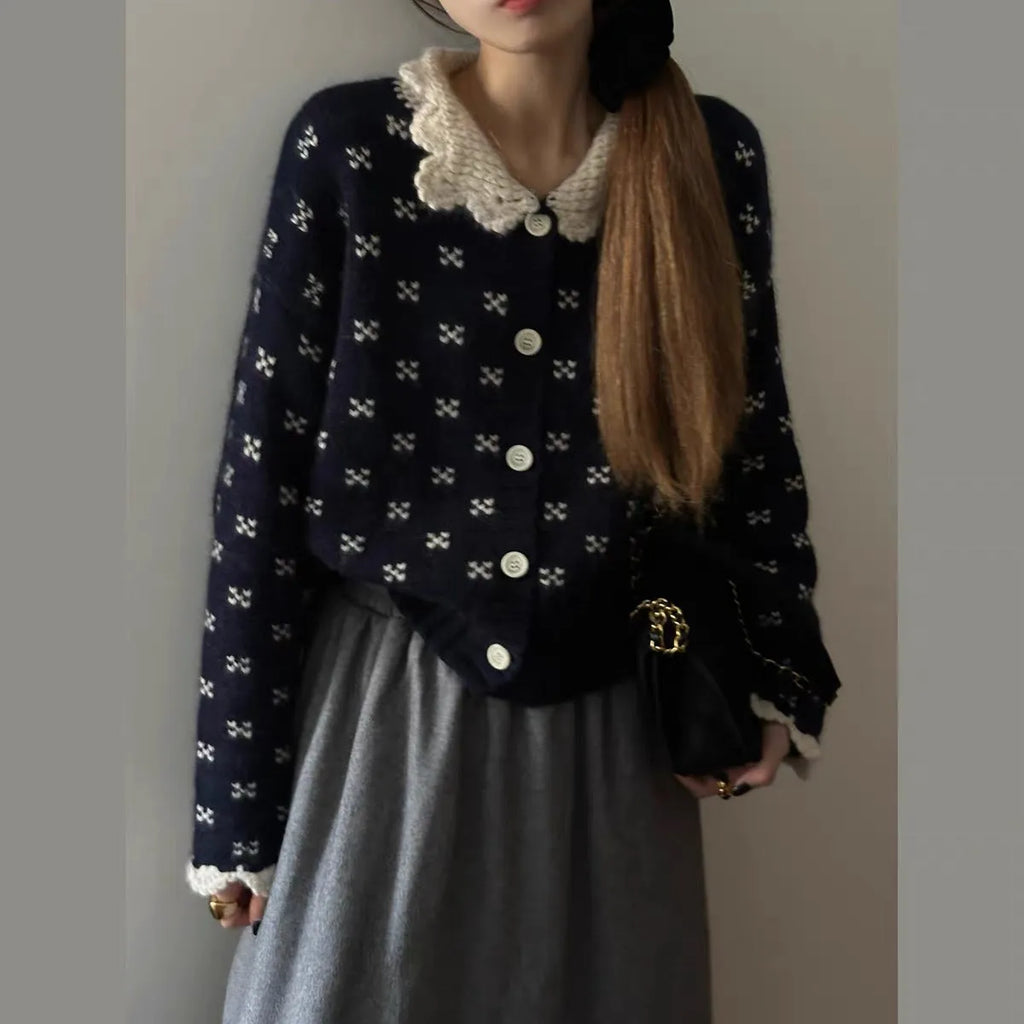 Retro Peter Pan collar knitted cardigan coat in cashmere blend fabric, floral pattern.