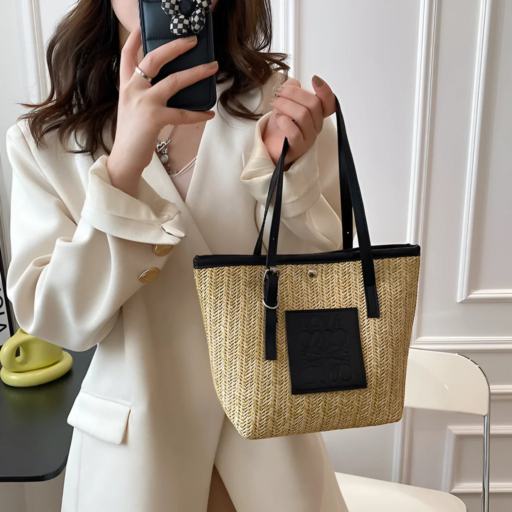 Straw woven women's shoulder bag in retro style with three-dimensional pocket