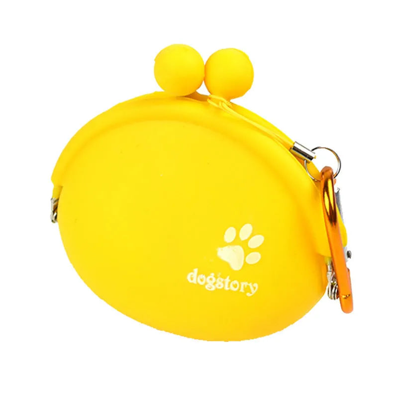 Silicone pet training treat pouch with hook-and-loop closure measuring 9 by 9.5 centimetres