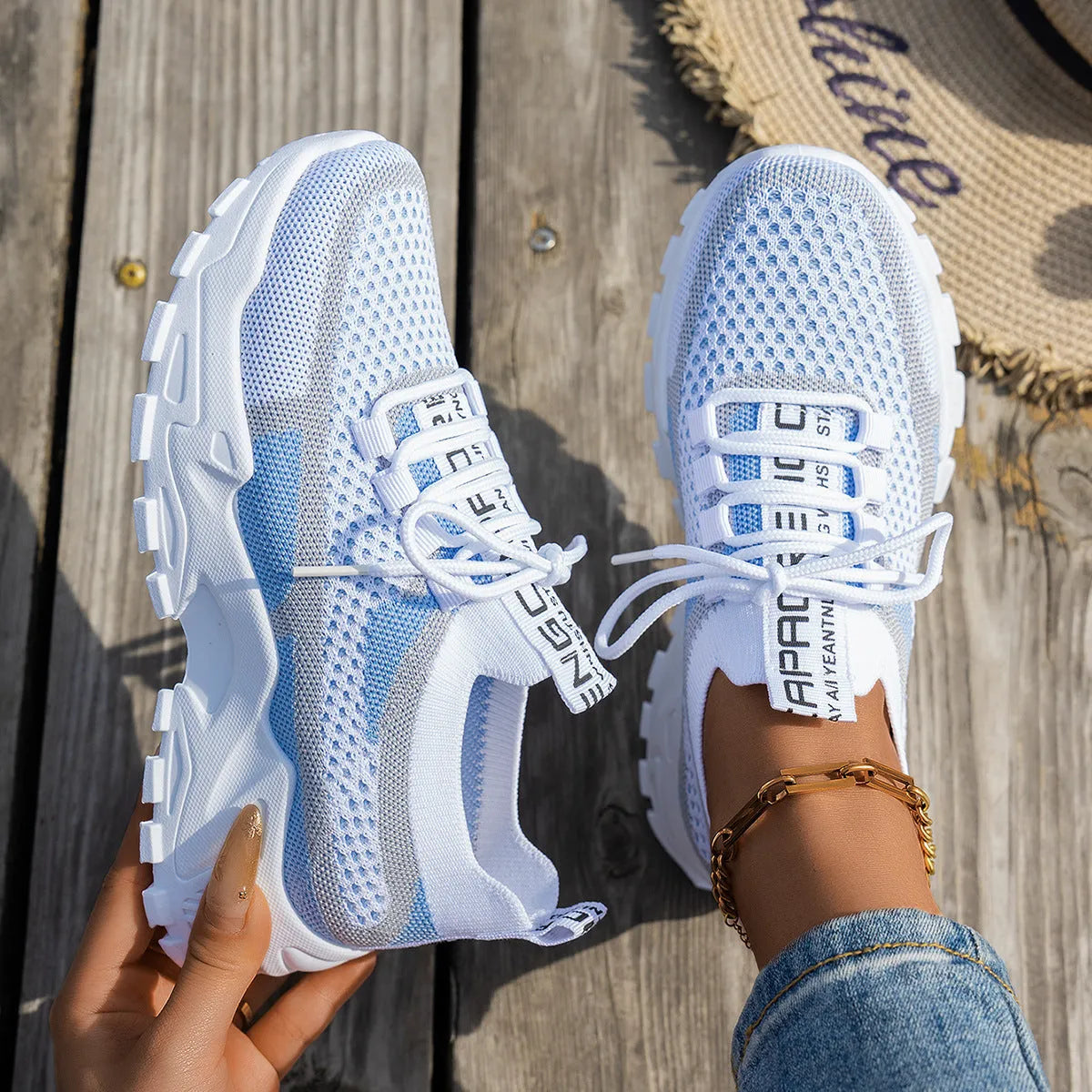 Women's Flyknit lace-up sneakers in a selected colour with a low rubber sole and round toe
