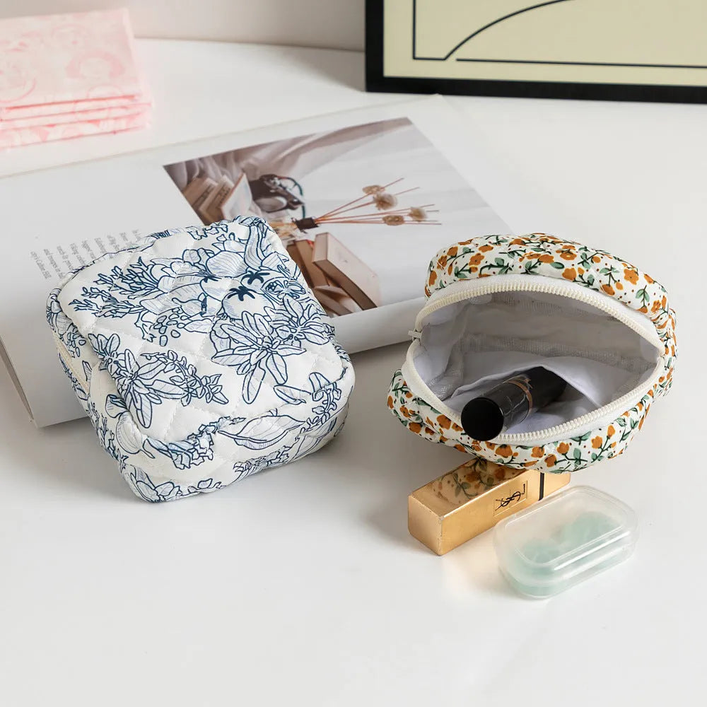 Women's floral print key storage bag in lightweight polyester with zip closure
