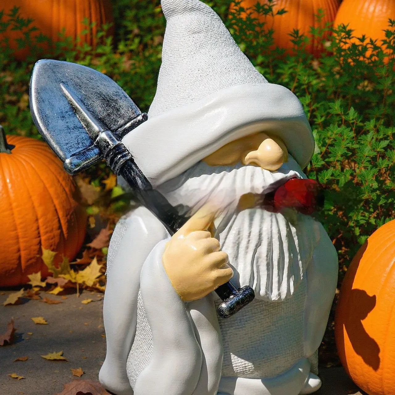 Smoking shovel dwarf Christmas ornament made from resin and plastic materials for garden decoration