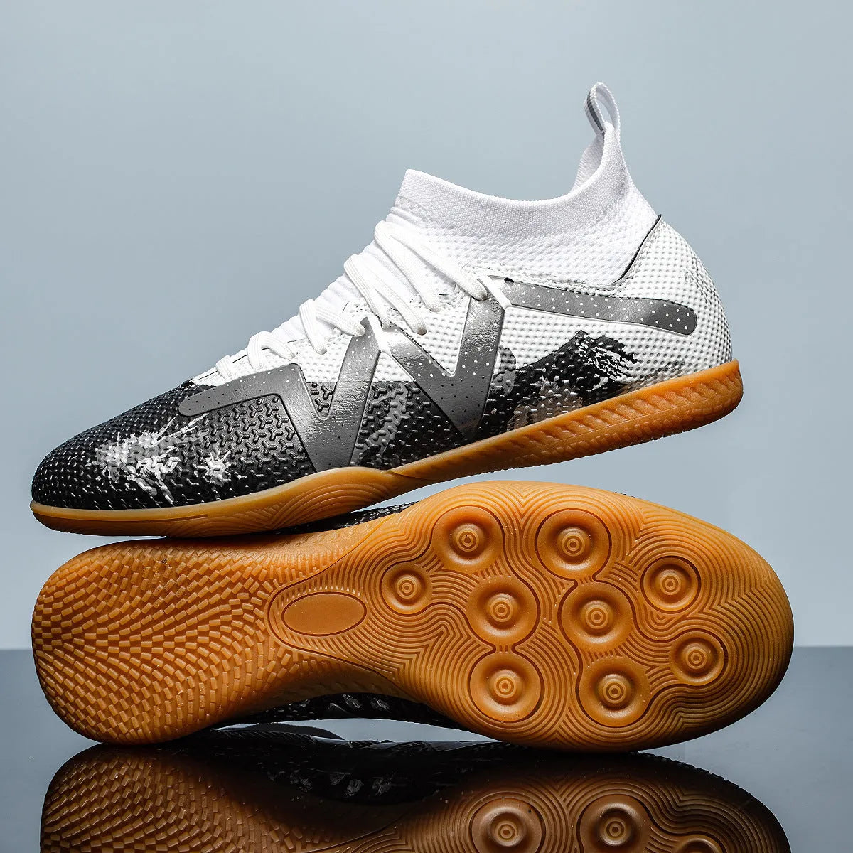 Low-top football trainers with detachable spike studs in black and yellow colourway.