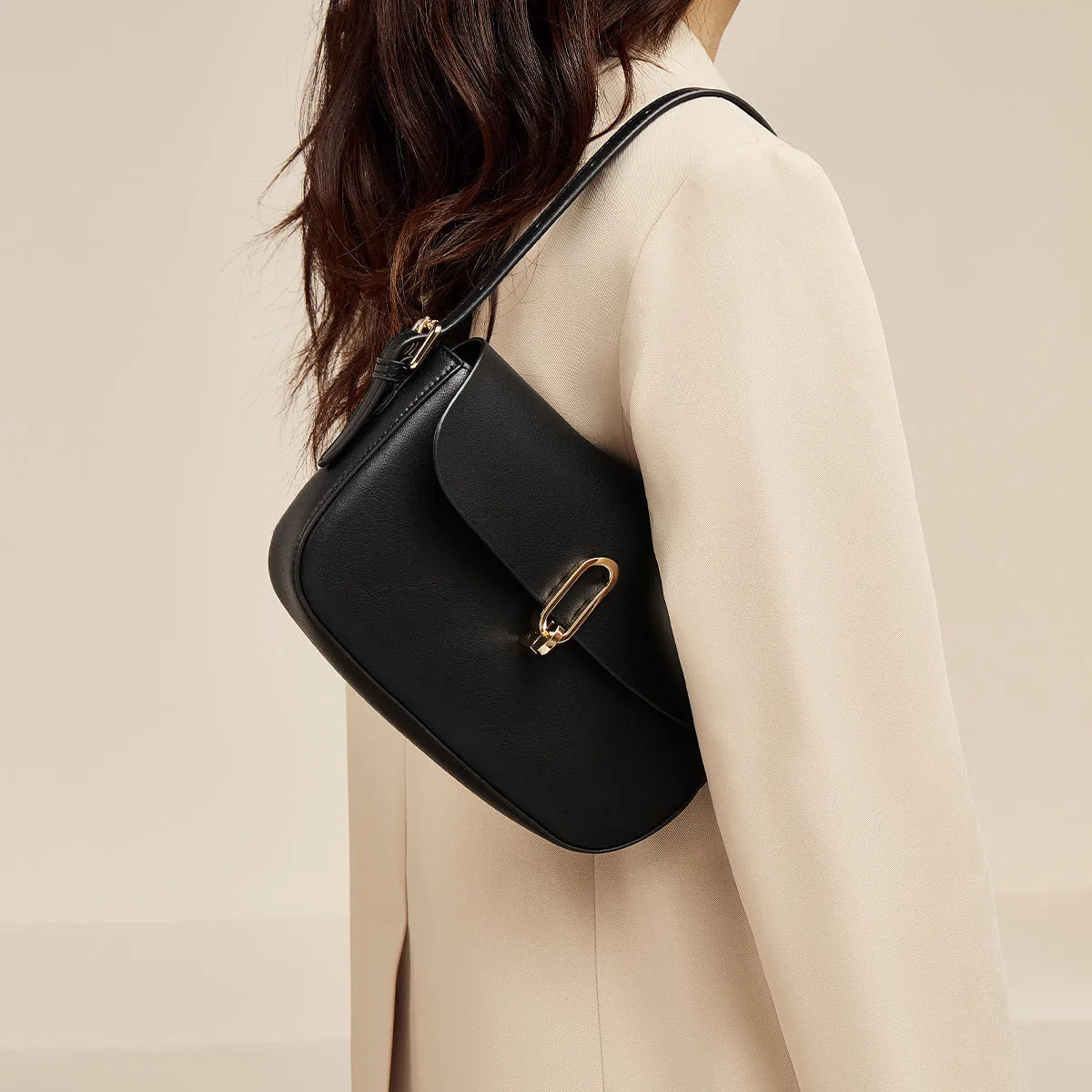 Two-layer cowhide genuine leather square shoulder messenger bag in black with lock detail and zipper change pocket