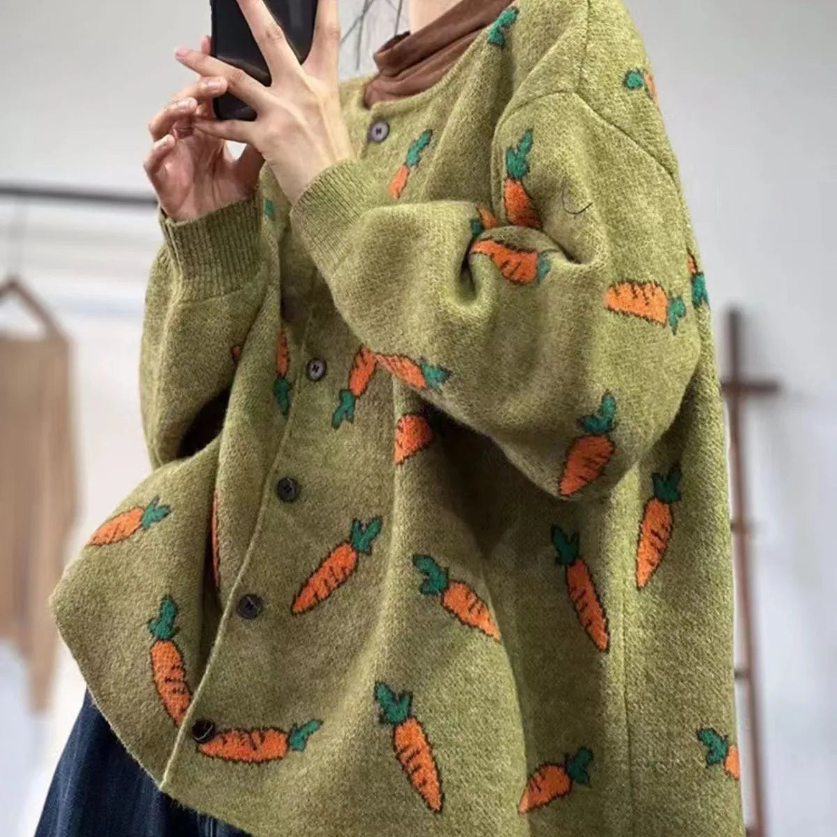 Round neck loose cardigan with Mori artistic colour contrast print, made from viscose fibre.
