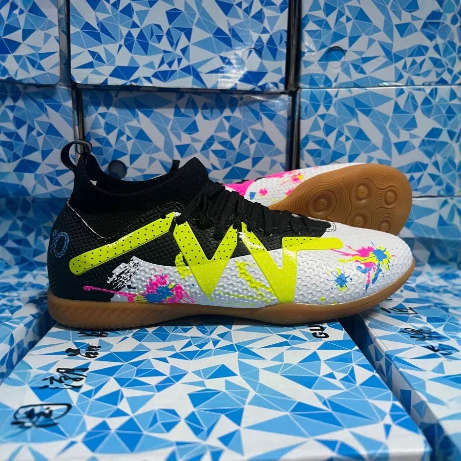 Low-top football trainers with detachable spike studs in black and yellow colourway.