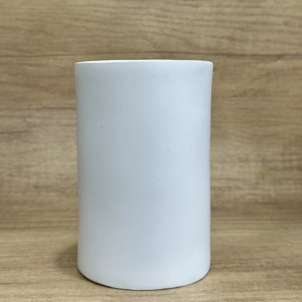American style funny tissue paper holder resin desktop ornament measuring 8.5 by 14.6 centimetres.