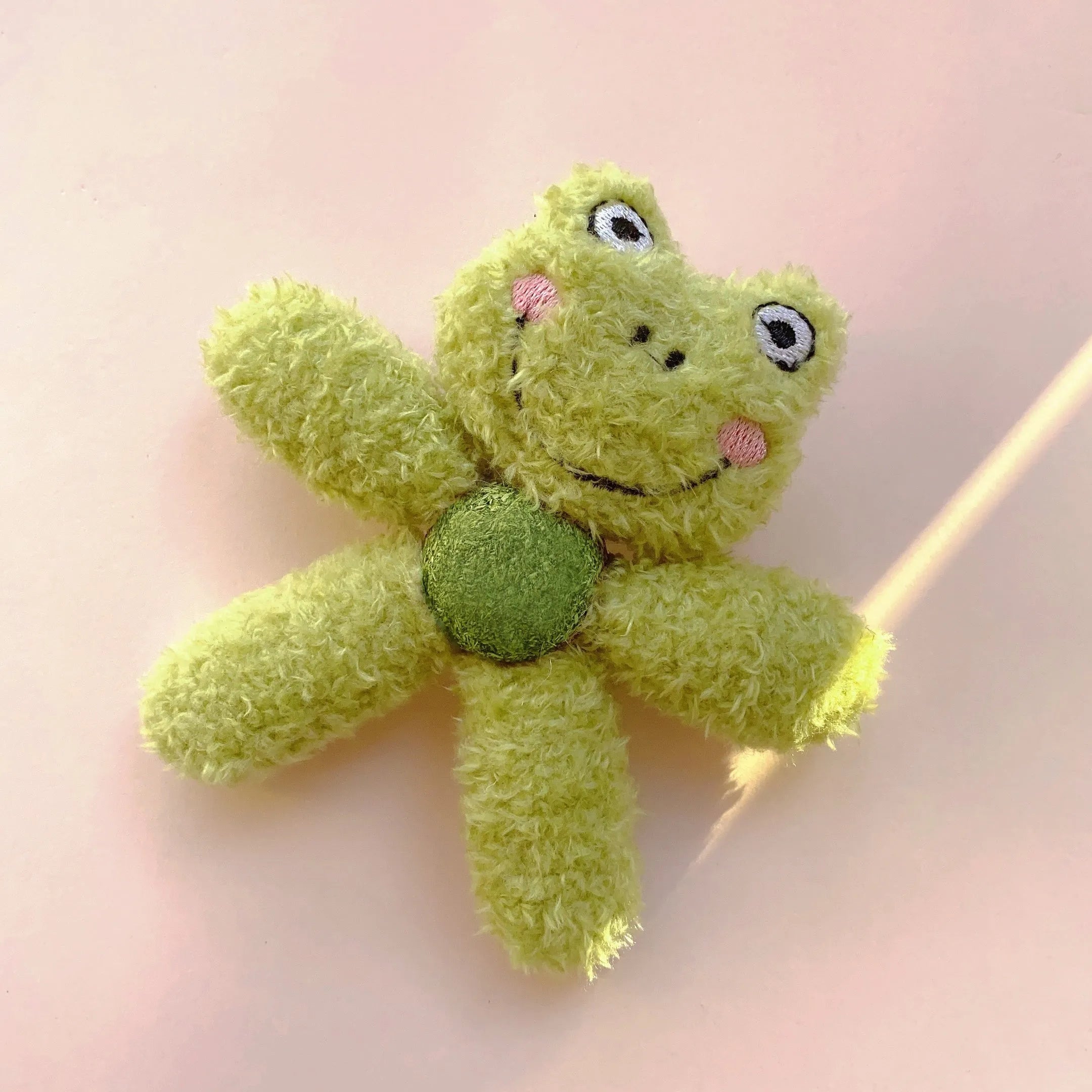 Edible catnip ball chewing toy for kittens in animal designs with cat grass filling