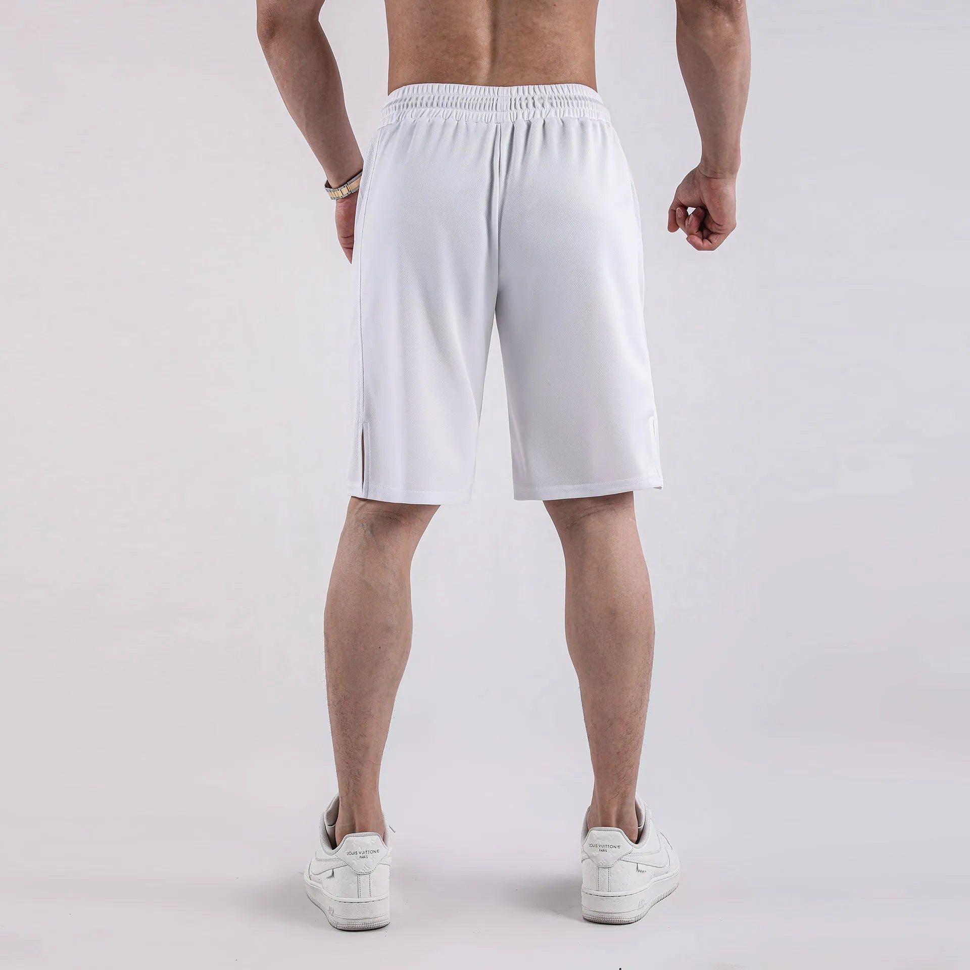 Men's quick-drying mesh shorts in black or white with elastic waist and loose casual fit for summer wear