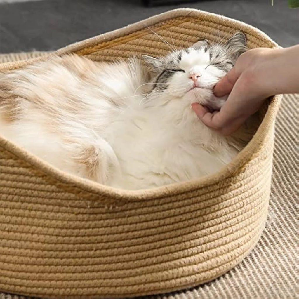 Wicker cat bed basket with corrugated scratching board in large and small sizes