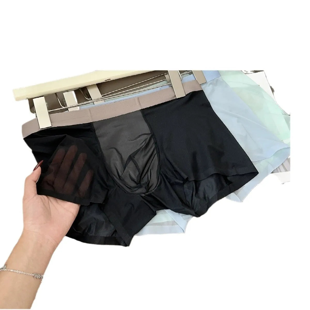 Seamless men's boxer shorts in ultra-thin honeycomb fabric, shown in a nude colour.