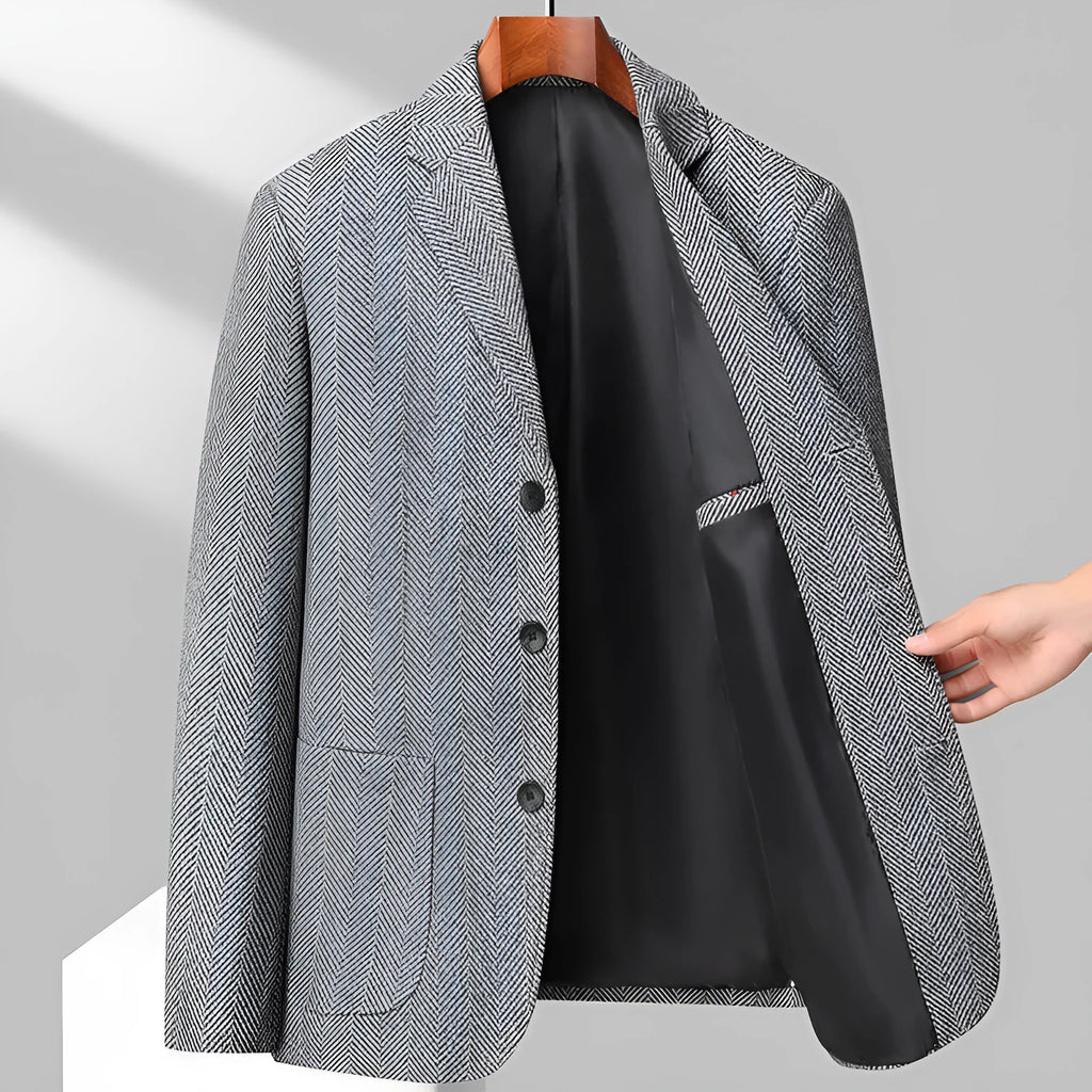 Men's solid colour loose fit woolen coat in polyester for spring and autumn.