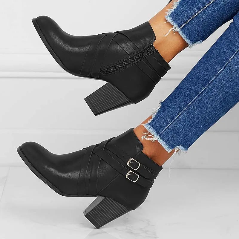Grey plus-size women's short boots with a 7cm block heel and side zip.