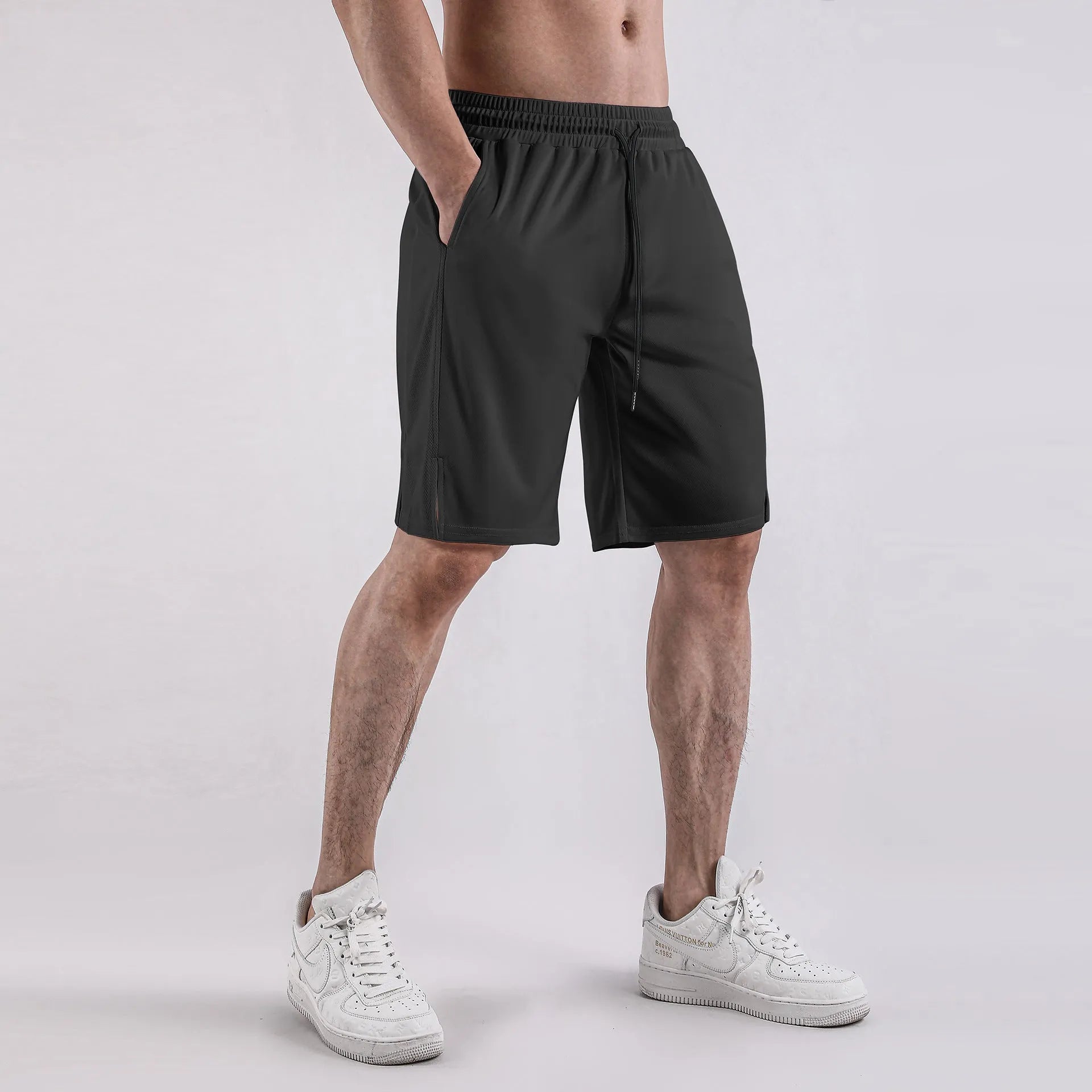 Men's quick-drying mesh shorts in black or white with elastic waist and loose casual fit for summer wear