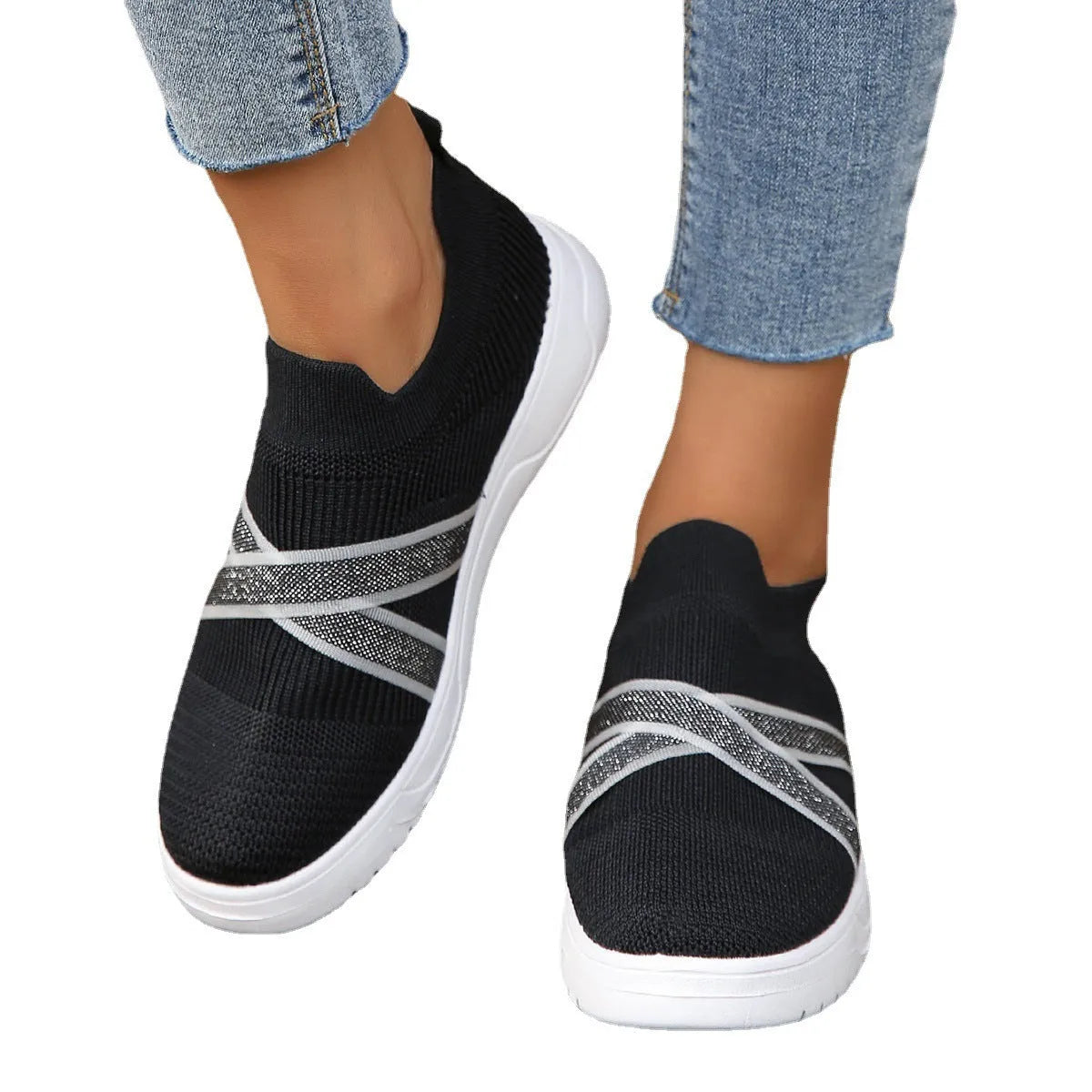 Black women's flat shoes with flyknit mesh upper and rubber sole