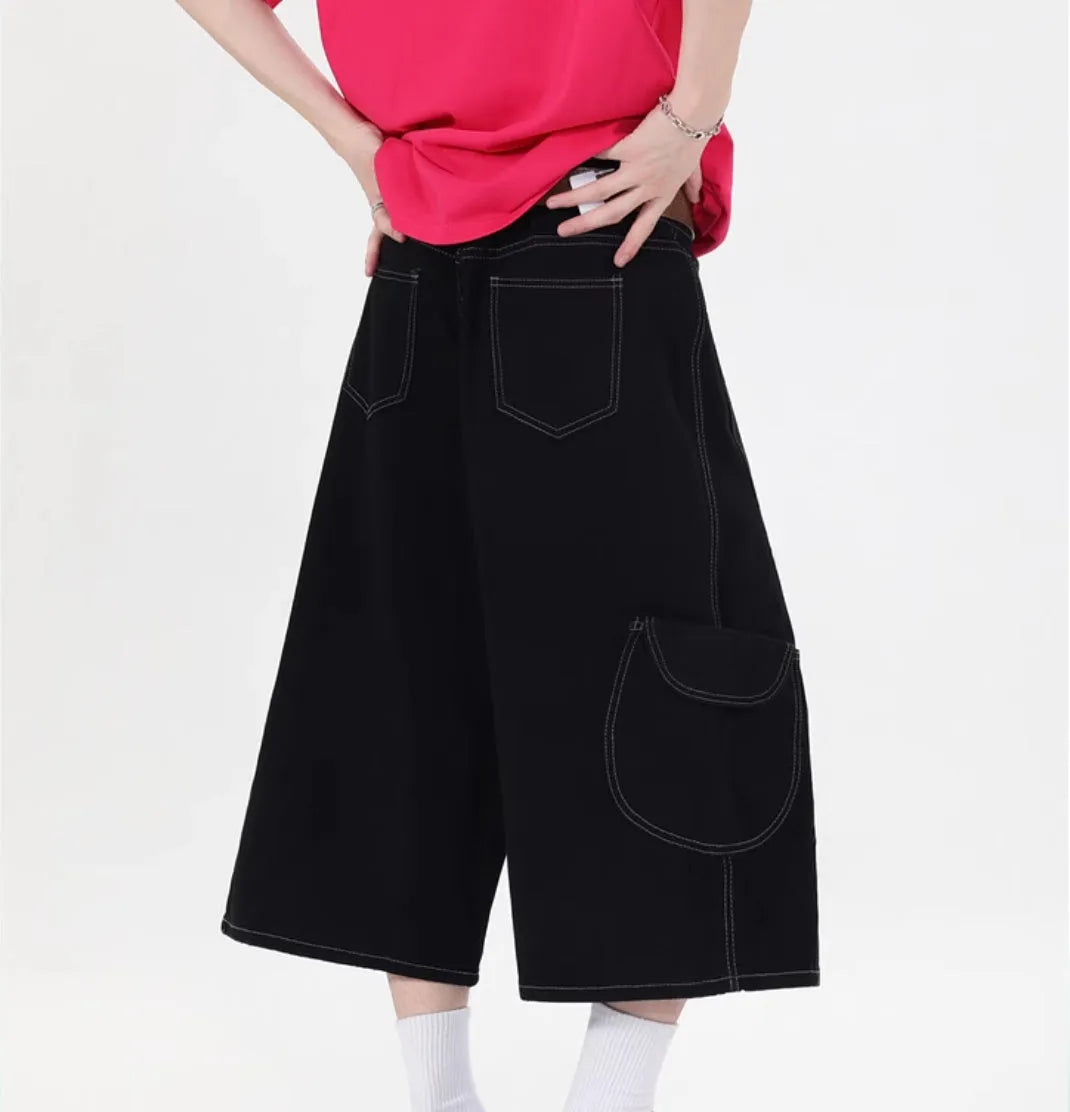 Retro denim workwear shorts with wide leg design and multiple pockets in black colour
