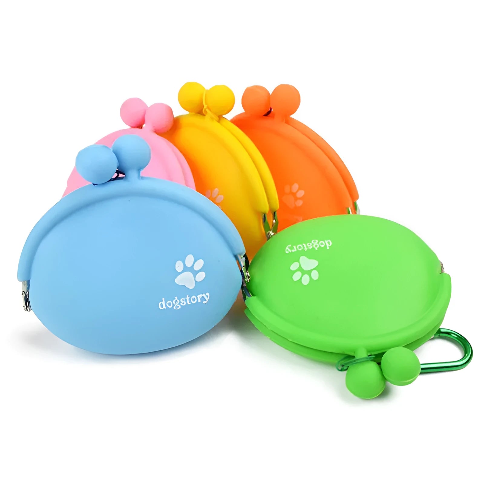Silicone pet training treat pouch with hook-and-loop closure measuring 9 by 9.5 centimetres