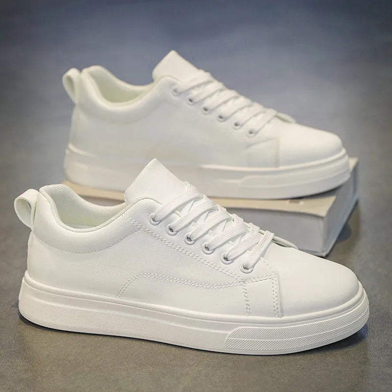 Men's low-top Korean-style sneaker in black with white rubber sole