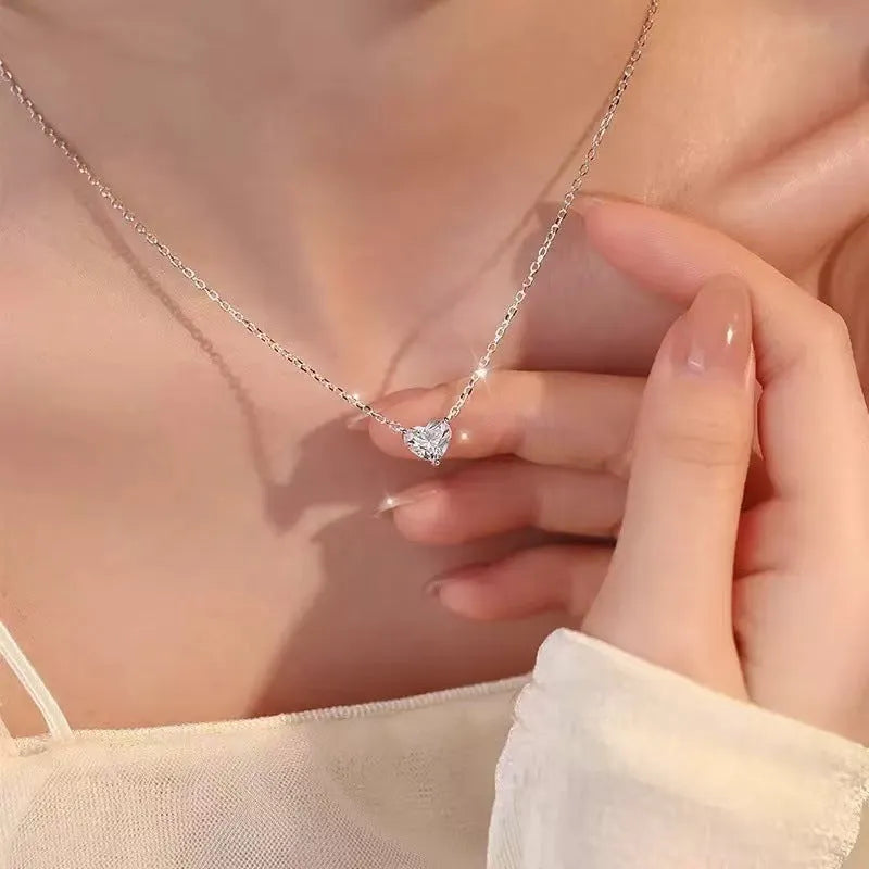 Silver-coloured copper heart love necklace for women on a simple chain.