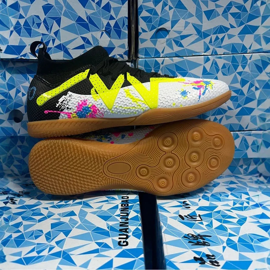 Low-top football trainers with detachable spike studs in black and yellow colourway.