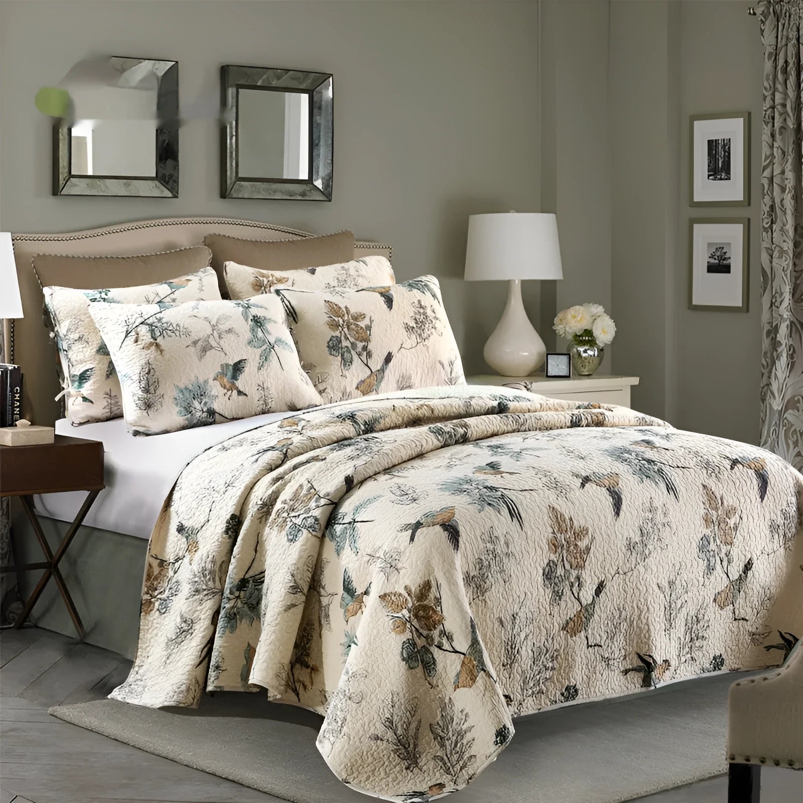 Quilted cotton bed cover set with pillowcases in American style pattern